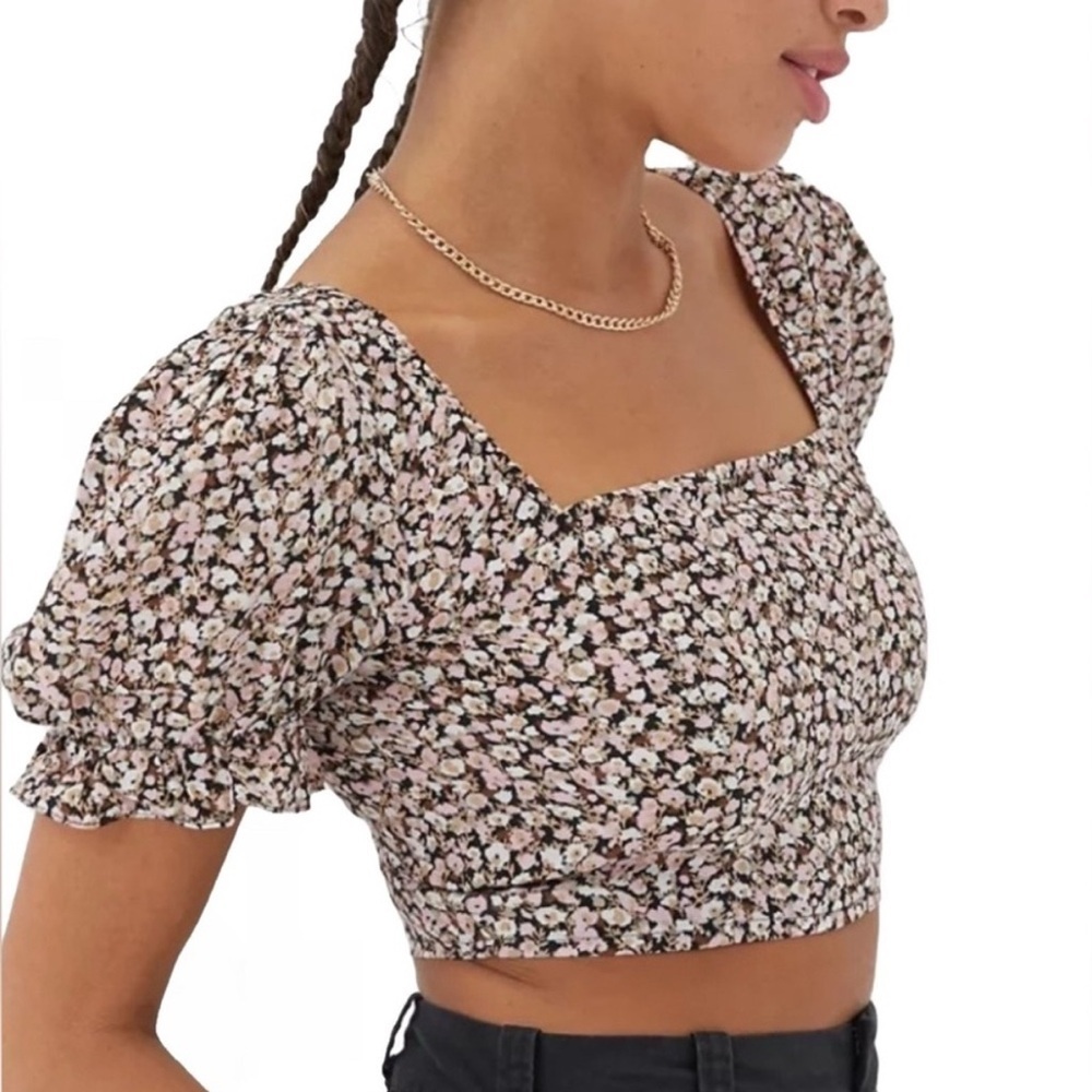 Urban Outfitters Black Floral Sara Smocked Crop Top Lightweight Size Large
